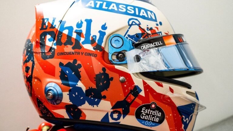 Carlos Sainz dedica a México casco inspirado en el chile para el Gran Premio