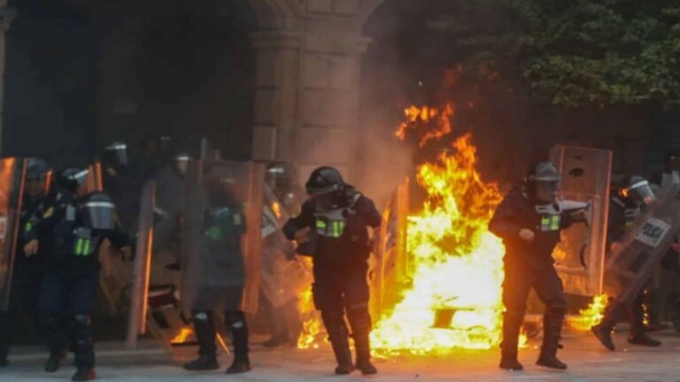 Clara Brugada anuncia bono de compensación para policías agredidos el 2 de octubre