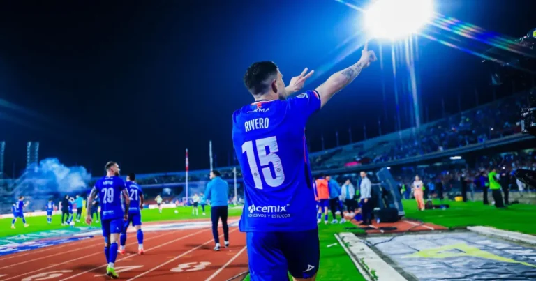 Cruz Azul derrota con jerarquía 2-1 al América en clásico joven