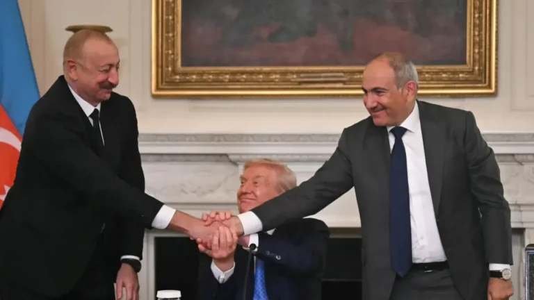 Deslices diplomáticos: líderes europeos ironizan la confusión de Trump entre Azerbaiyán y Albania