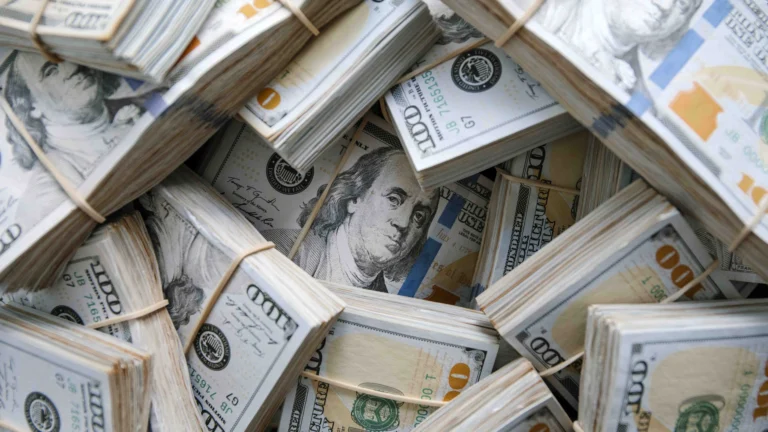 Deuda de Estados Unidos alcanza récord de 38 billones de dólares