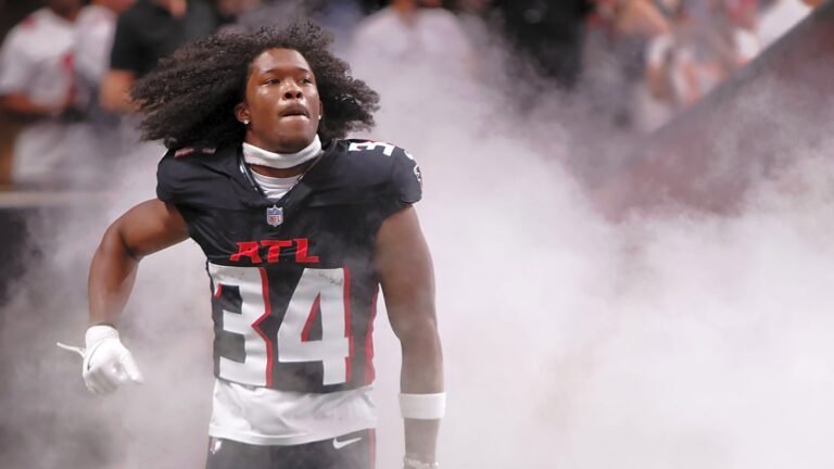 Falcons liberan sorpresivamente al receptor Ray-Ray McCloud