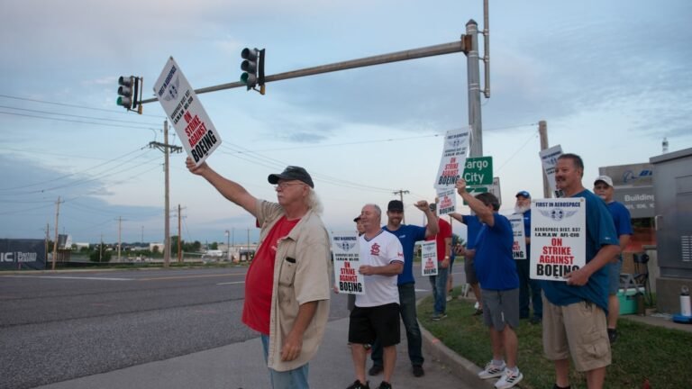 Huelga en Boeing Defense se extiende: Trabajadores rechazan última oferta