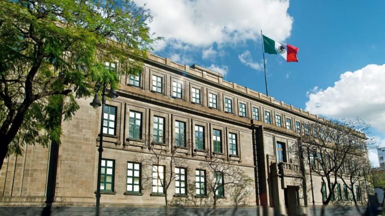 La SCJN niega exentar de IVA a medicamentos herbolarios: Implicaciones en equidad fiscal