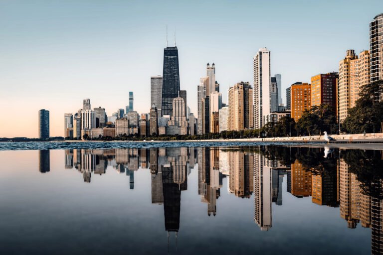 La estrategia de Trump congela fondos a Chicago y ahonda la crisis de cierre del gobierno en EU