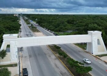 Mara Lezama inaugura arco de seguridad y domo escolar en Playa del Carmen