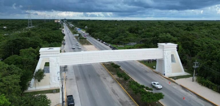 Mara Lezama inaugura arco de seguridad y domo escolar en Playa del Carmen