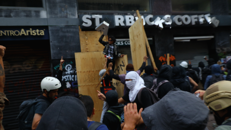 Millonarias pérdidas sacuden el Centro Histórico tras la marcha del 2 de octubre