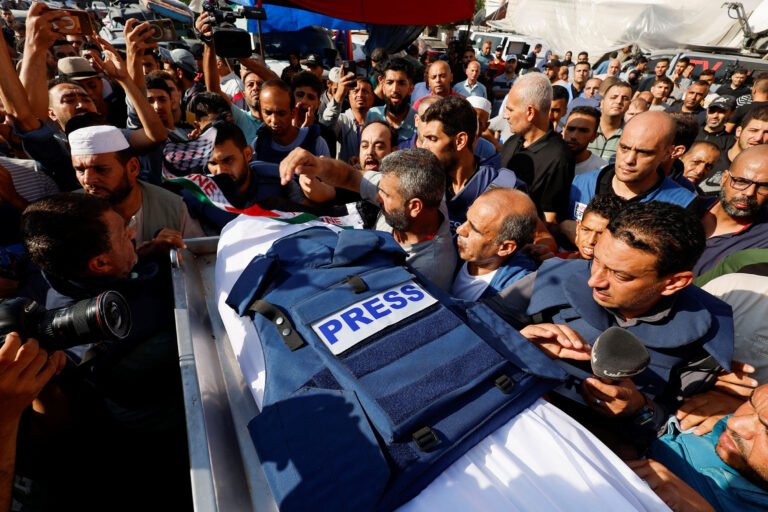 Muerte de periodista palestino en Gaza: entre fama viral y el fuego cruzado