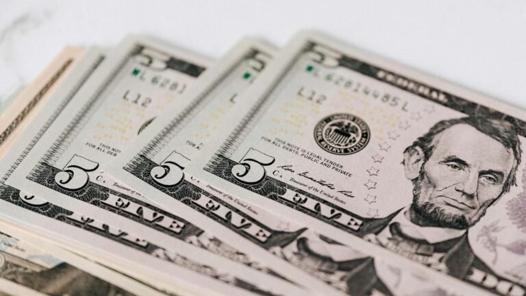 Peso dólar hoy: El peso se aprecia a 18.39 por pacto preliminar de Estados Unidos y China