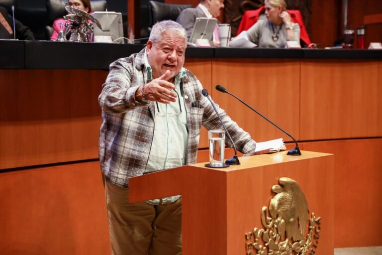 Senador Huerta niega línea presidencial por polémica retroactividad en Ley de Amparo