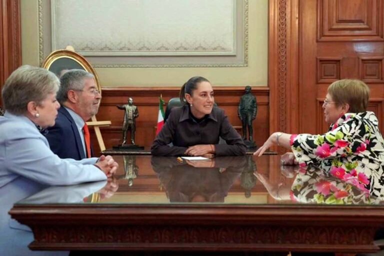 Sheinbaum recibe a Michelle Bachelet en Palacio Nacional para diálogo estratégico