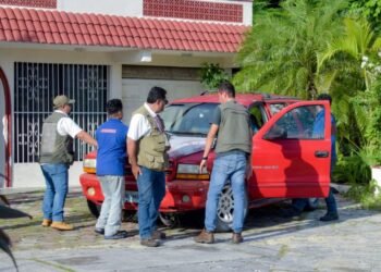 OPERATIVO: Retiran vehículos abandonados en la SM-26