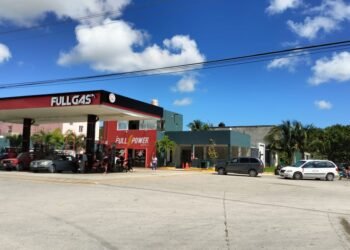 Caos por desabasto de gasolina en Cancún provoca largas filas y confusión entre la ciudadanía