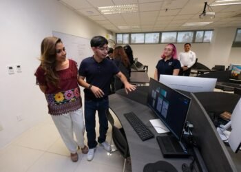 Presentan nuevo laboratorio de efectos visuales en la Universidad Politécnica de Bacalar