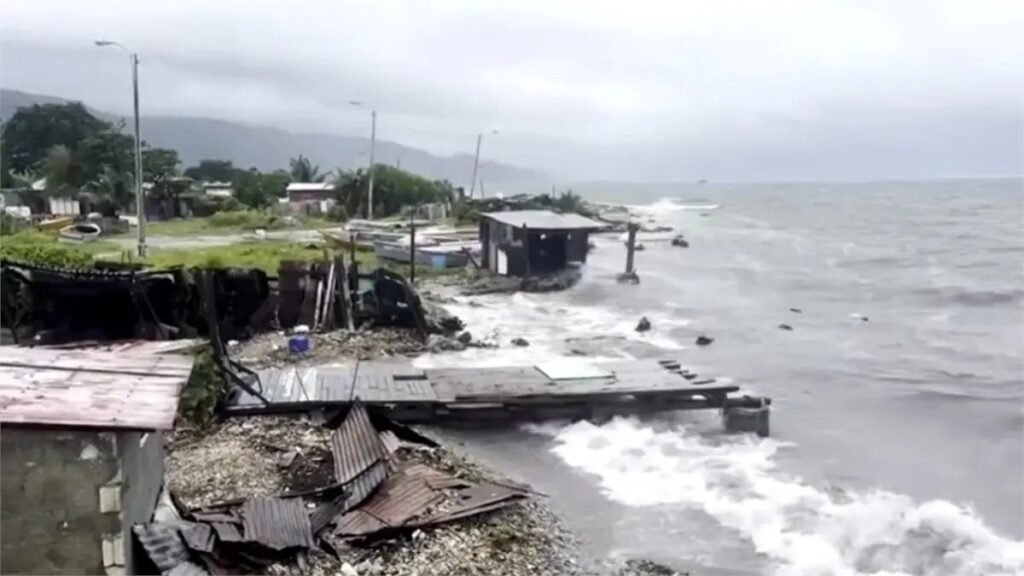 DEVASTACIÓN EN EL CARIBE: Melissa deja destrucción y caos en Jamaica 4 WhatsApp Image 2025 10 29 at 8.15.47 AM 1