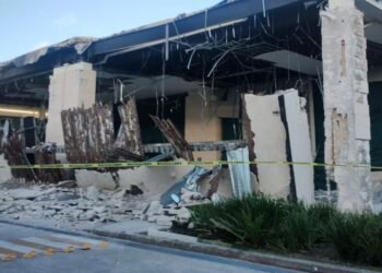 NO HAY LESIONADOS: Colapsa techo del lobby del hotel Barceló Riviera Maya