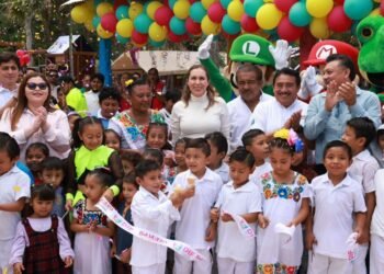 ISLA MUJERES: Inauguran primer parque infantil y cancha de usos múltiples en Francisco May