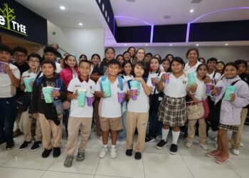 Gobierno de Isla Mujeres lleva al cine a 400 niños y jóvenes