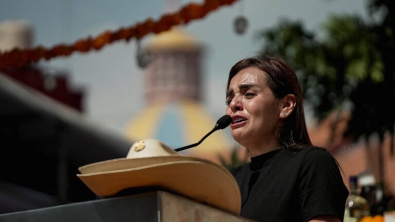 Grecia Quiroz toma Uruapan entre el luto y la violencia política