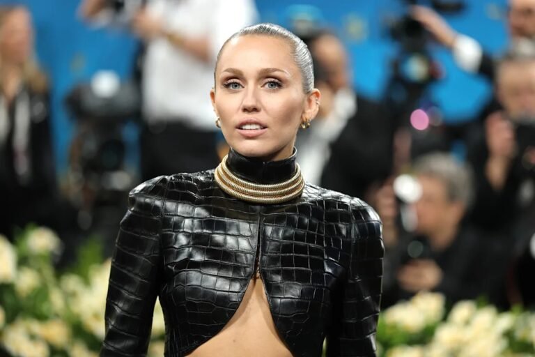 La emergencia de Miley Cyrus en Los Ángeles: dificultad para caminar