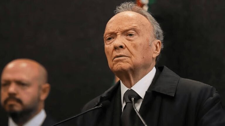 La renuncia de Alejandro Gertz: El fiscal eterno se vuelve embajador