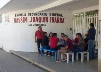 EXIGEN PAGO DE ADEUDOS: Paro laboral en secundaria “Nassim Joaquín Ibarra” en Cancún