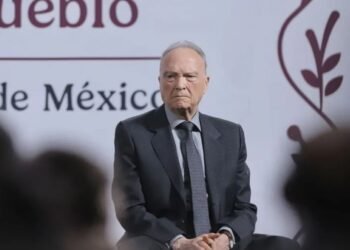 Renuncia Gertz Manero a la FGR; será «embajador en un país amigo”