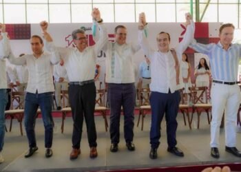 El polémico “Kike” Vázquez presume a sus padrinos políticos rumbo a la sucesión en Tulum