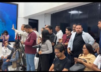 Interrumpen sesión de Cabildo de BJ por reclamo ciudadano