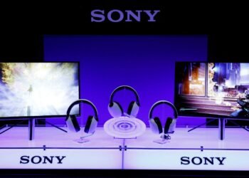 Sony lanza nuevo monitor premium y da golpe en el precio de la PS5