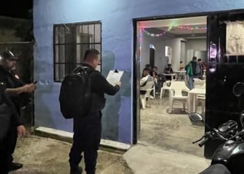 POR DELITO DE TRATA: Catean 2 bares en Cancún y rescatan a 5 mujeres (VIDEO)