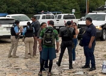 RESCATAN A DOS: Fallece ahogado turista chino en playa de Cancún