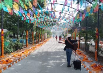 Rehabilitan e iluminan el panteón municipal de Playa del Carmen para el Día de Muertos