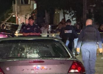 Balean a joven motociclista en la R-217; está en el hospital