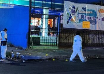 Pierde la vida una mesera tras riña entre presuntos narcomenudistas en un bar en la R-228