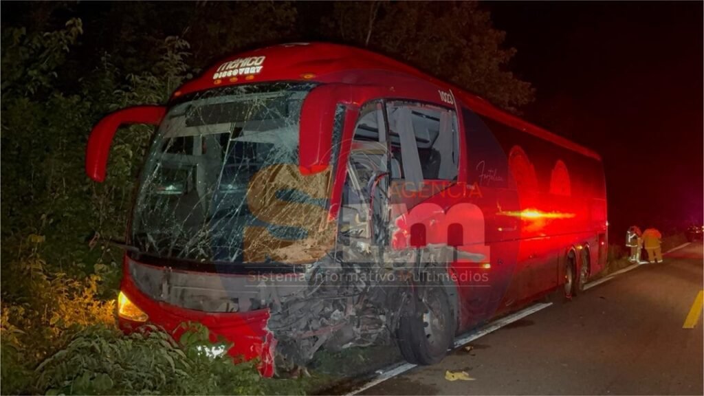 Muere conductor tras choque entre camión de valores y autobús en la carretera Valladolid–FCP 1 WhatsApp Image 2025 11 11 at 9.31.52 AM 1