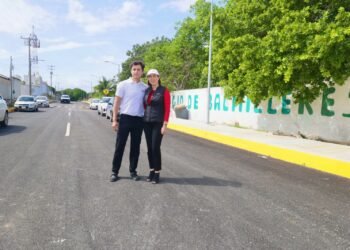 Supervisa Atenea trabajos finales de pavimentación en Ciudad Mujeres