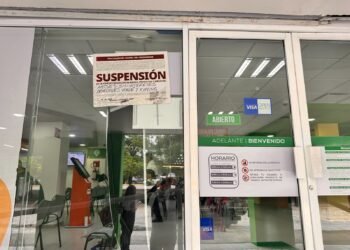 Denuncian a Salud Digna en Cancún por exigir datos personales para venta de armazones