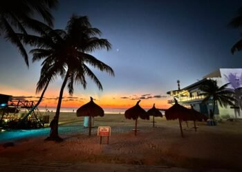 Aumenta visita de residentes y viajeros para fotografiar el amanecer en Playa del Carmen
