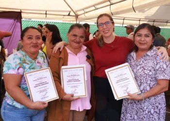 VIVIENDA DEL BIENESTAR: Reciben trabajadoras de Isla Mujeres constancias para liberar sus hipotecas