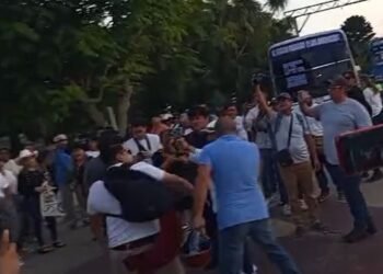 Agreden a simpatizante de Sheinbaum y AMLO (VIDEO)