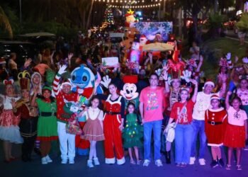 Caravana Navideña llena de alegría las calles de Isla Mujeres