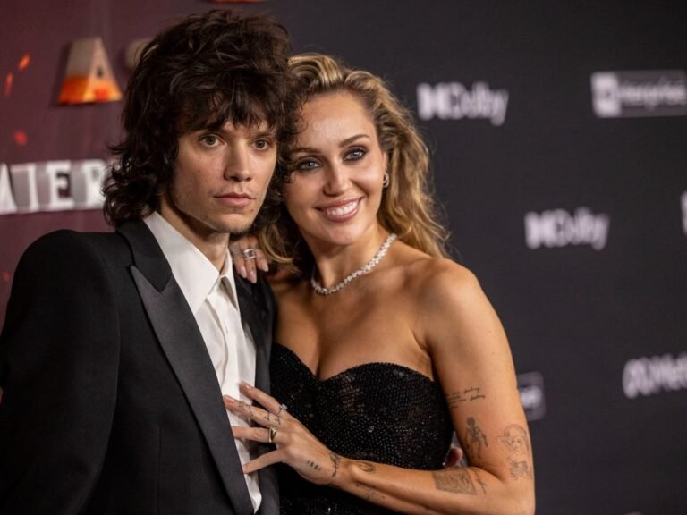 Anillo de diamantes de Miley Cyrus dispara los rumores de compromiso con Maxx Morando