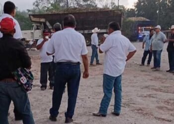 MANTIENEN BLOQUEO: Sin avance negociaciones entre cañeros e ingenio San Rafael de Pucté