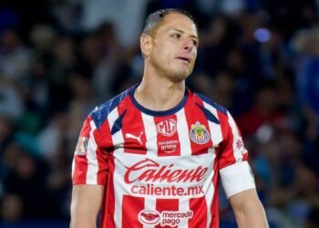 El destino sellado: la división que desató el penal fallado de Chicharito Hernández