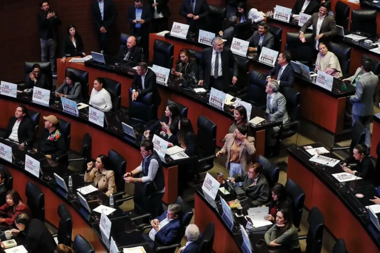 Duelo de acusaciones por la Ley General de Aguas 2025 en el Senado