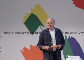 El caos en la FIL de Guadalajara que forzó la salida de Joan Manuel Serrat