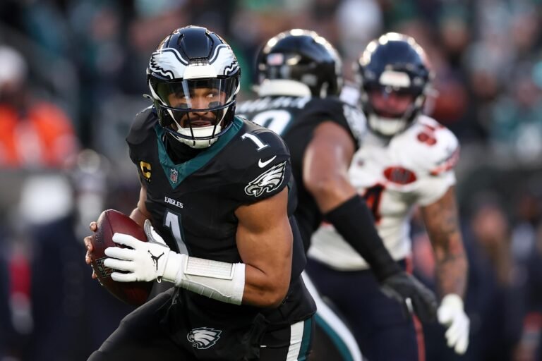 El contrato de Jalen Hurts bajo el microscopio: ¿El peso de $255 millones en la crisis de los Eagles?