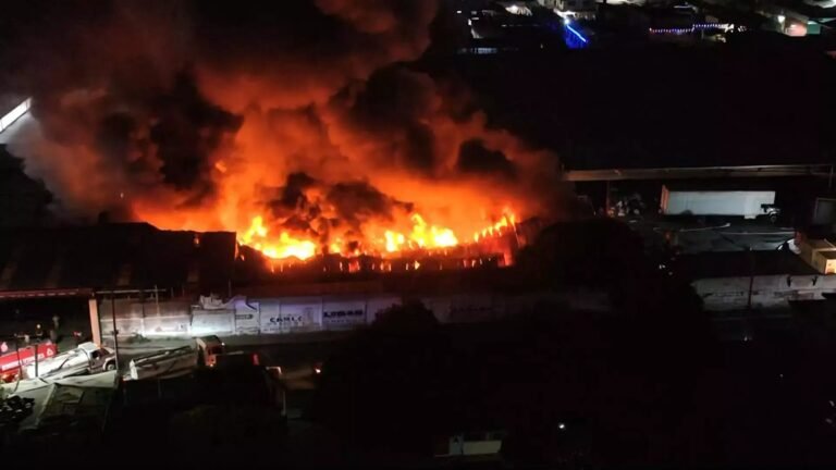 El incendio que consumió una fábrica en Ixtapaluca y su origen incierto
